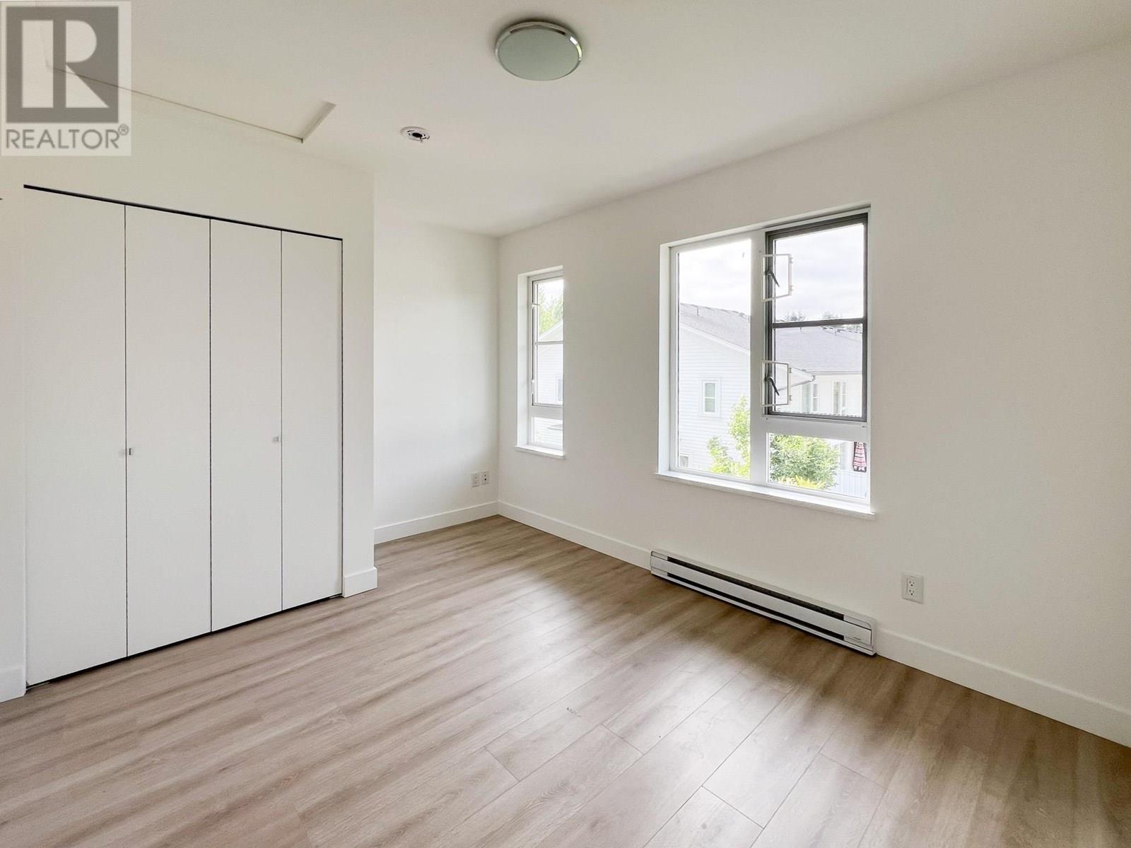 105 548 FOSTER AVENUE, Coquitlam