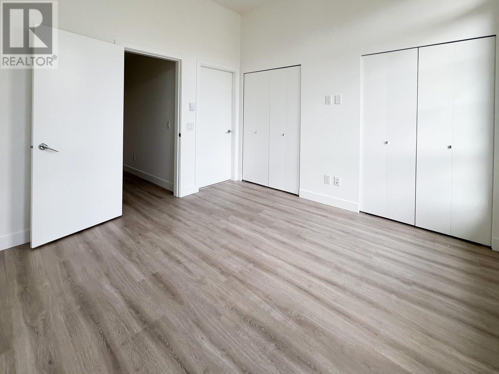 105 548 FOSTER AVENUE, Coquitlam