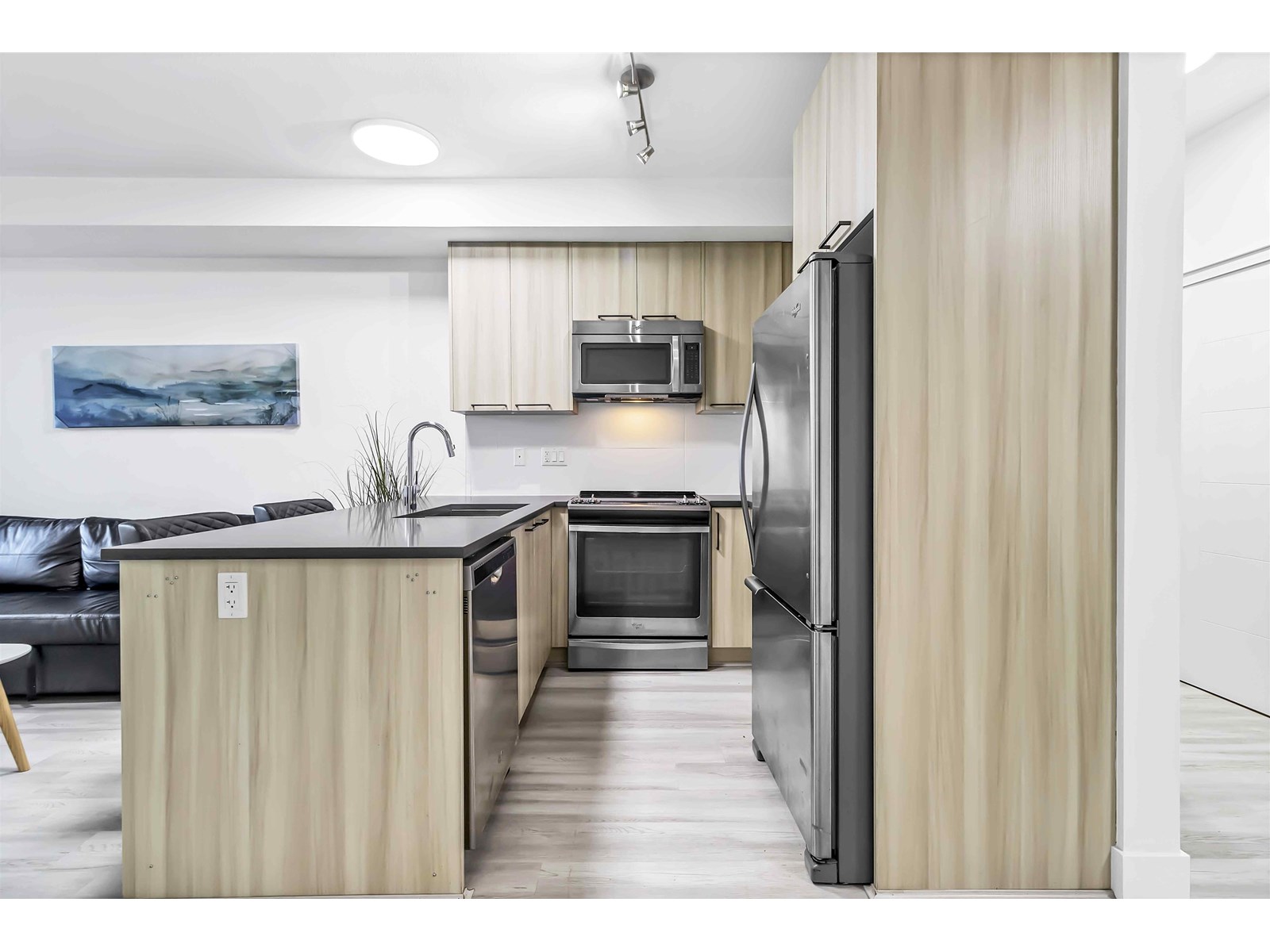 Photo 6 of 101 15628 104 Avenue, Surrey BC