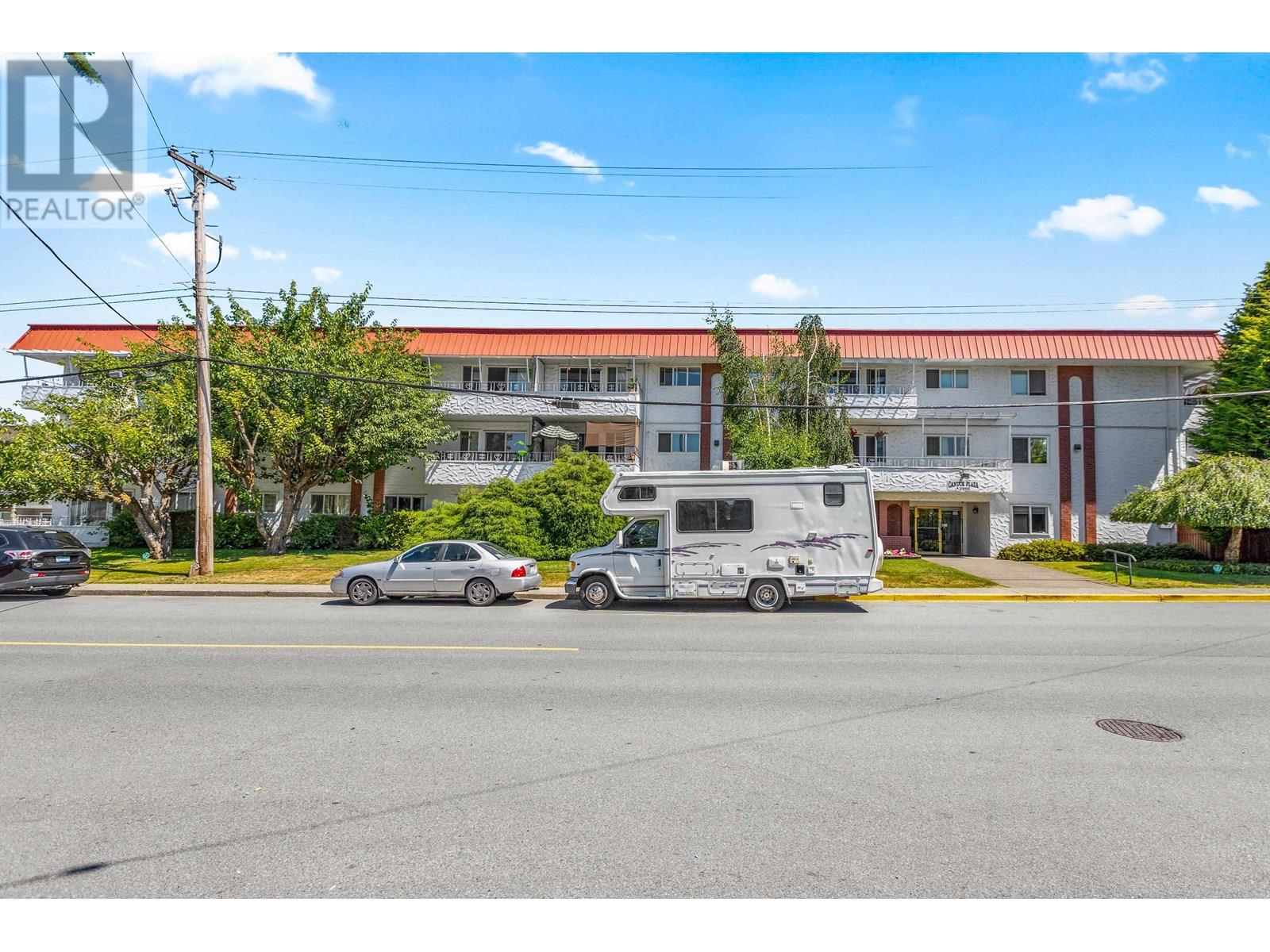 Photo 3 of 107 12096 222 Street, Maple Ridge BC