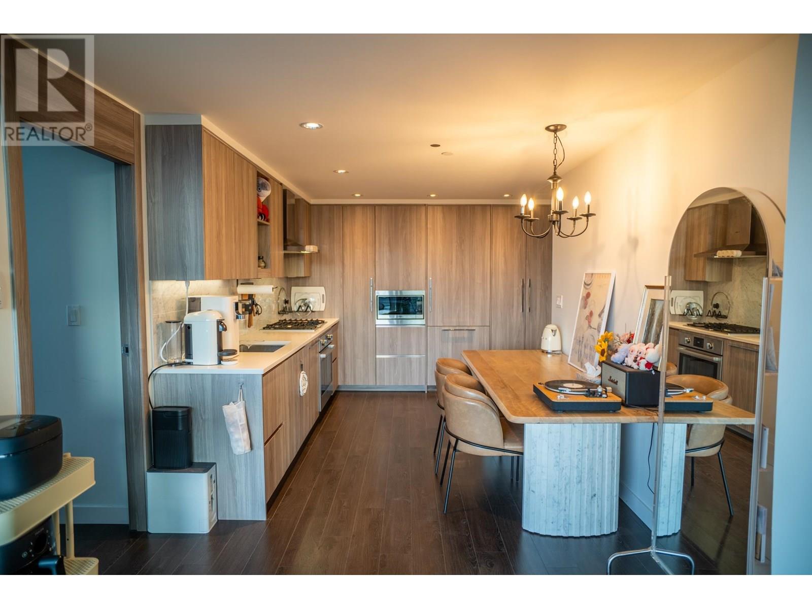 Photo 6 of 1108 4730 Lougheed Highway, Burnaby BC