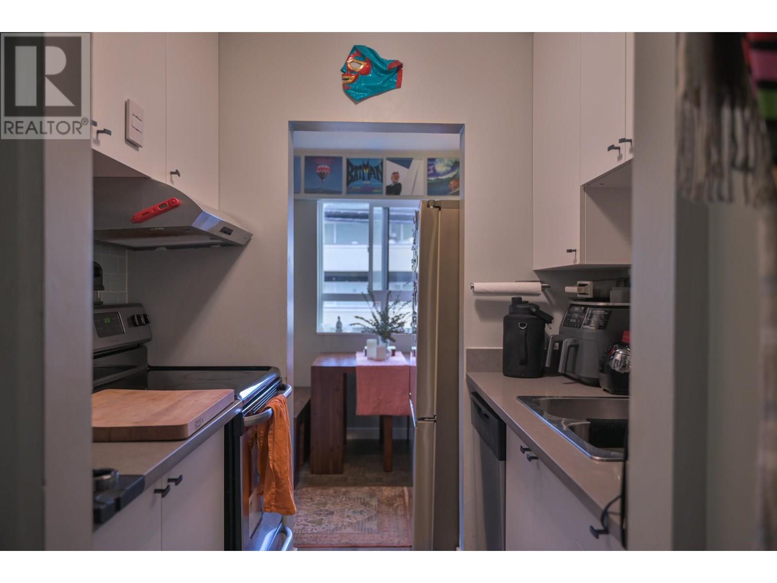 Photo 10 of 207 2025 W 2nd Avenue, Vancouver BC