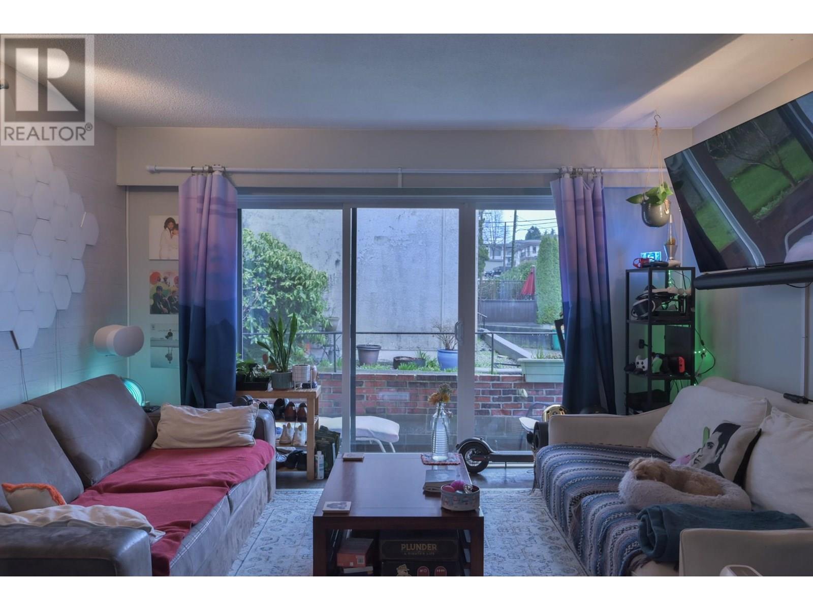Photo 8 of 207 2025 W 2nd Avenue, Vancouver BC