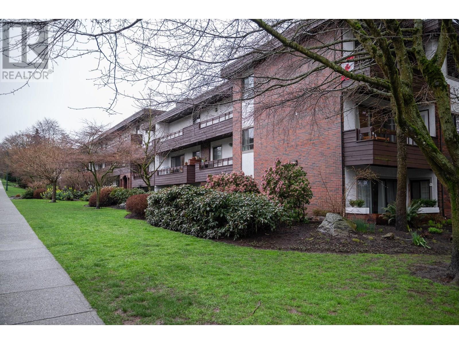Photo 7 of 207 2025 W 2nd Avenue, Vancouver BC