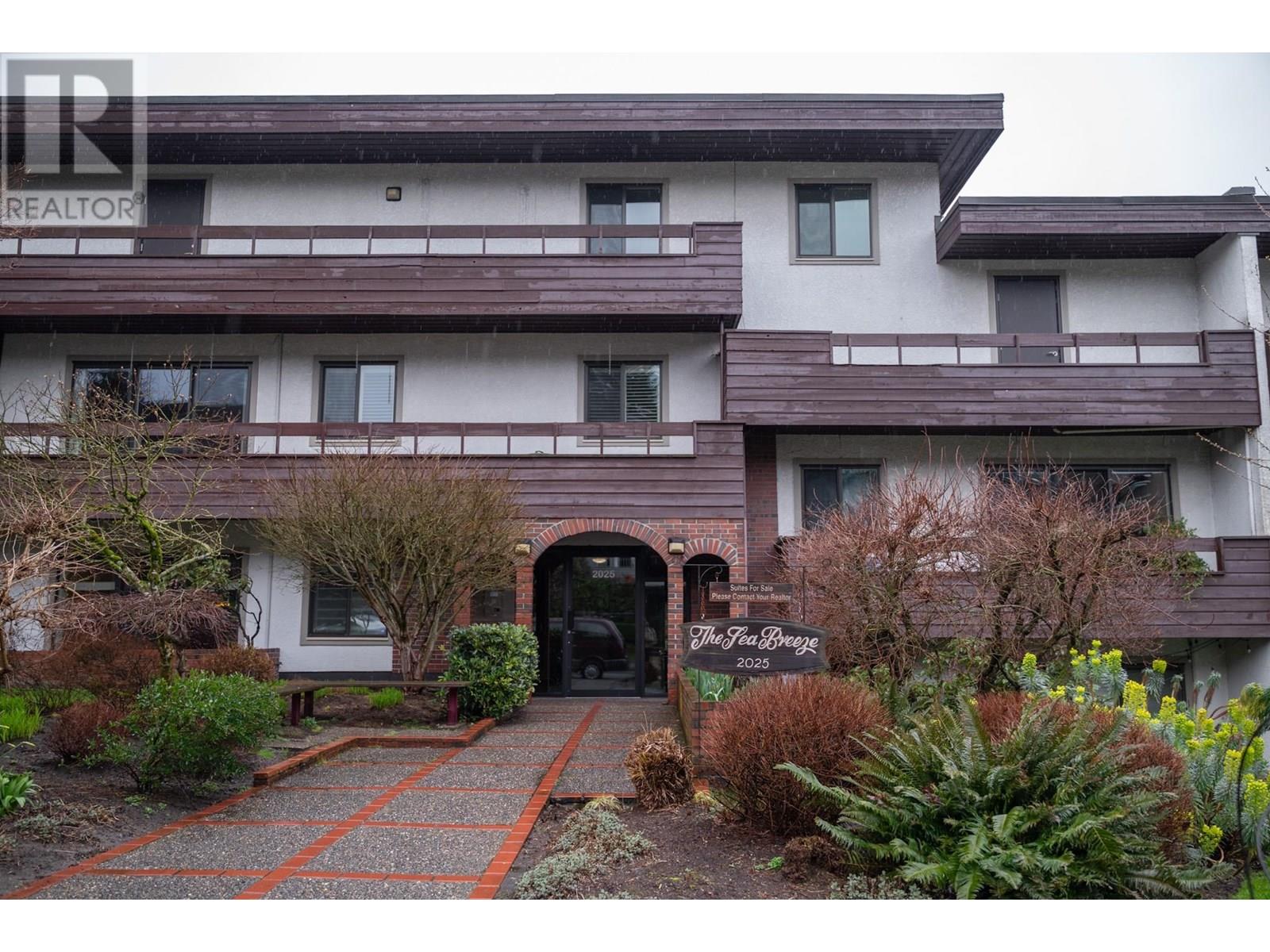 Photo 5 of 207 2025 W 2nd Avenue, Vancouver BC