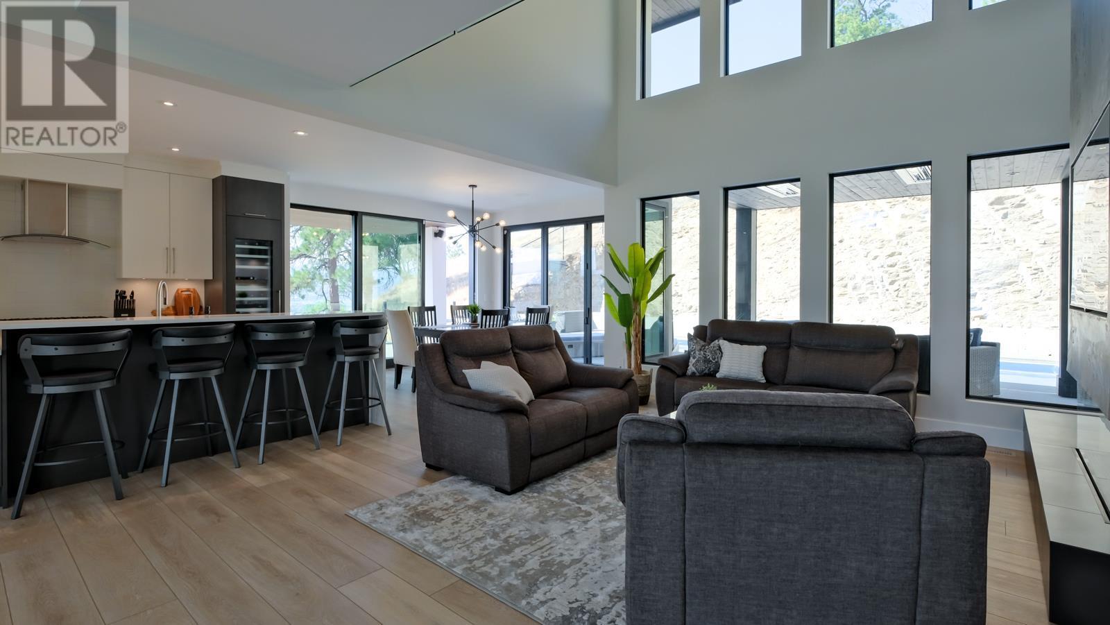  740 Pinehaven Court, Kelowna