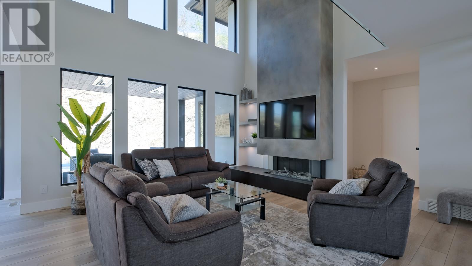  740 Pinehaven Court, Kelowna