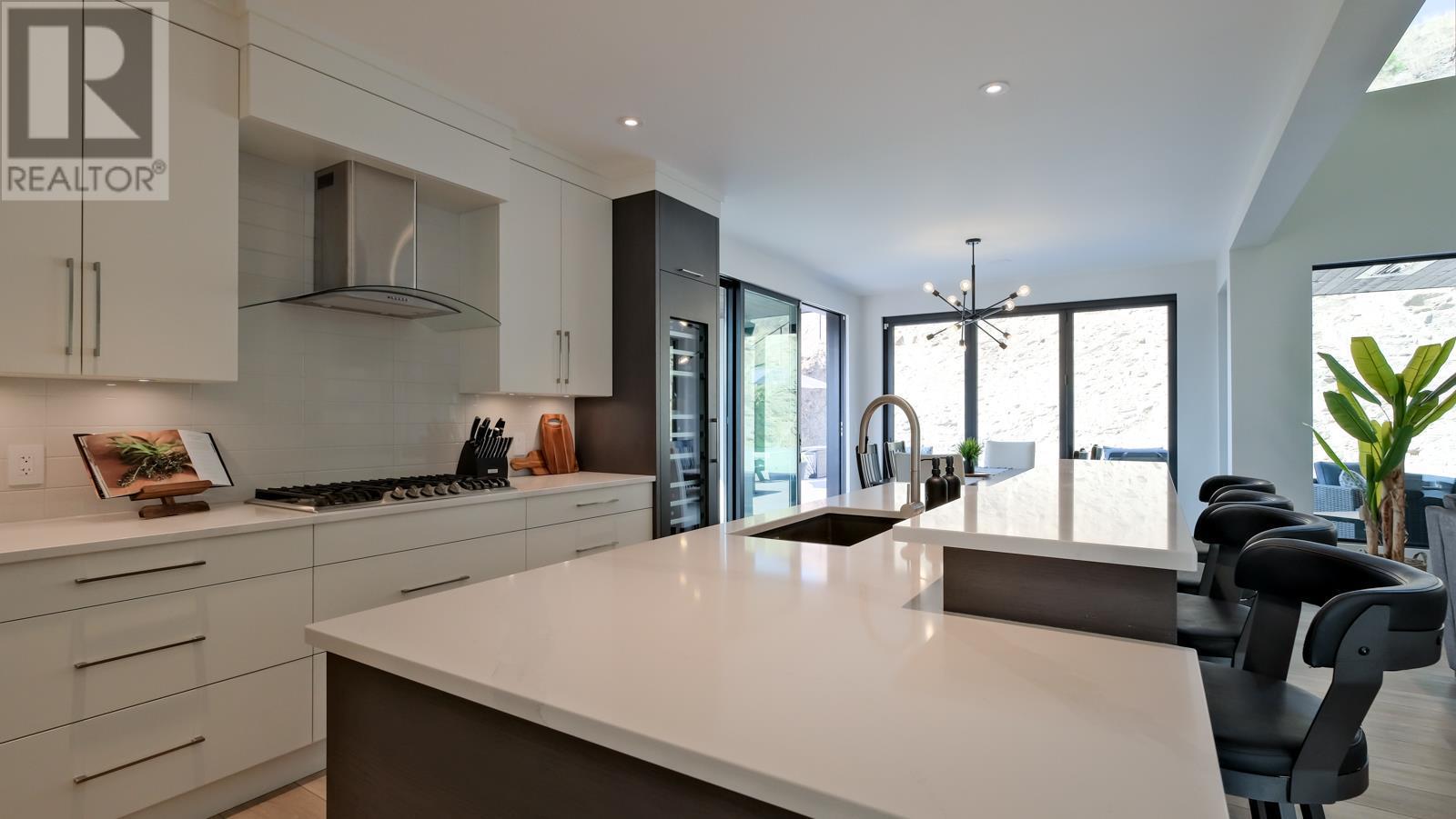  740 Pinehaven Court, Kelowna