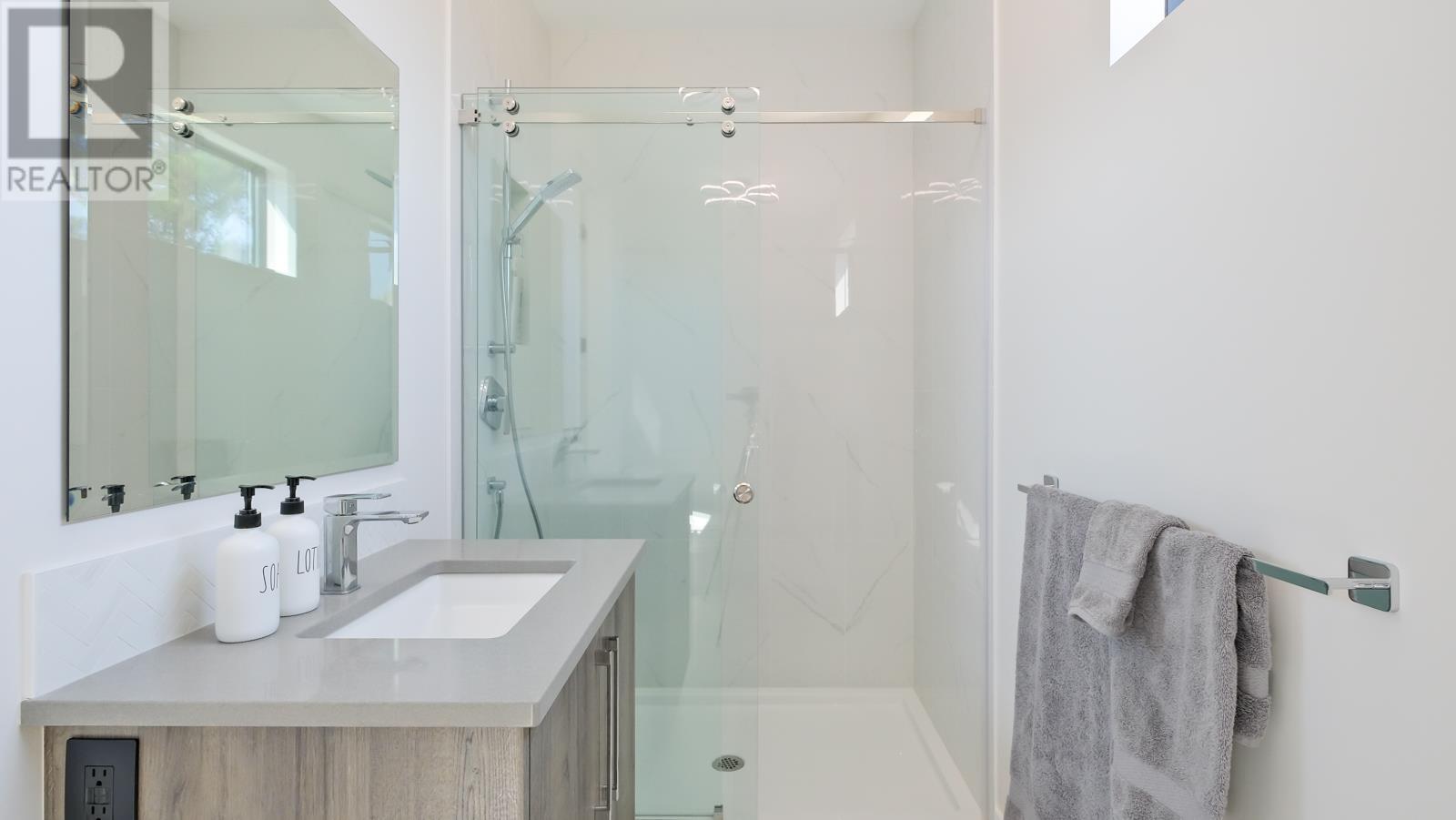  740 Pinehaven Court, Kelowna