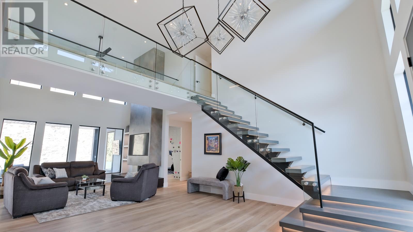  740 Pinehaven Court, Kelowna