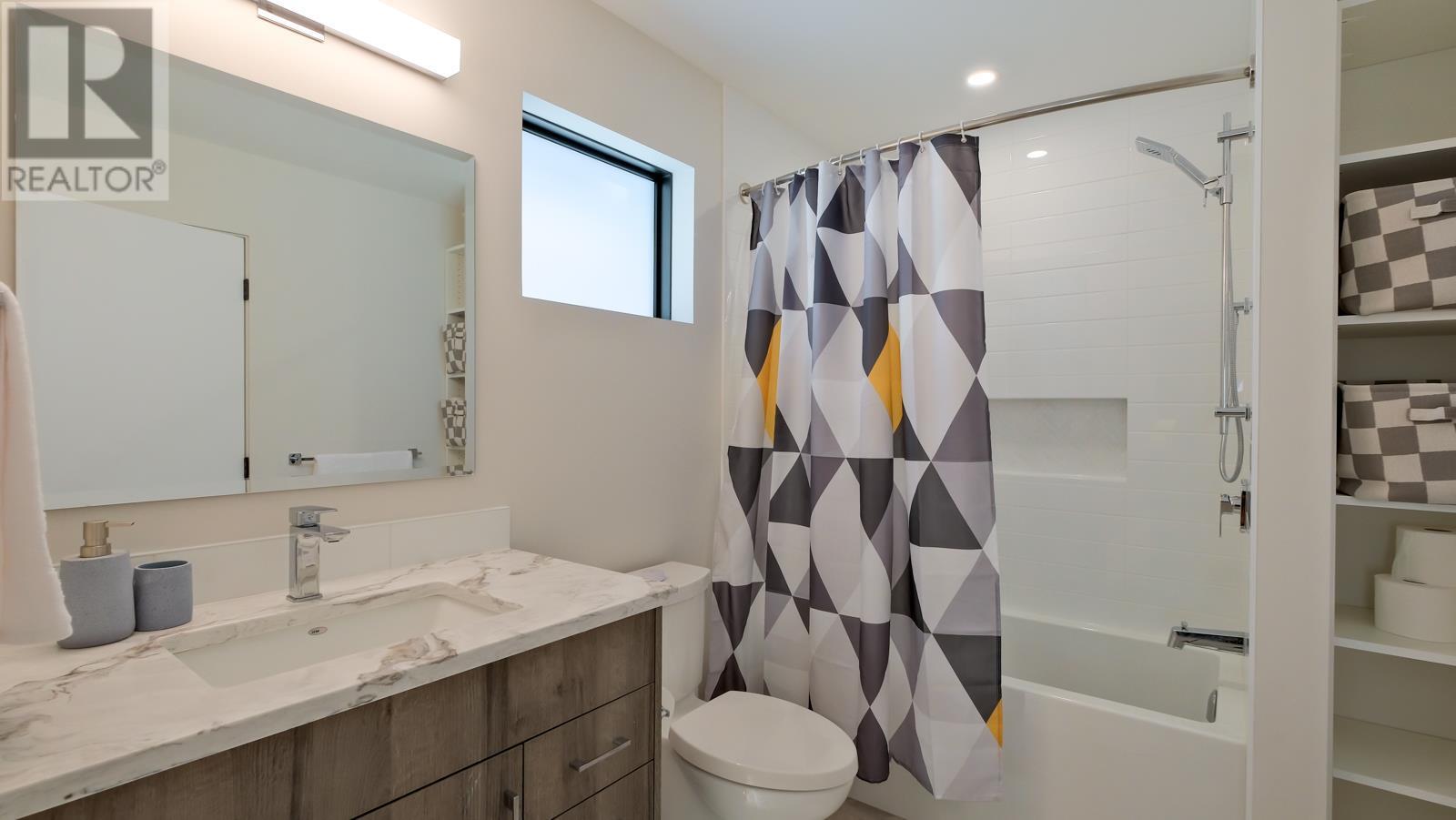  740 Pinehaven Court, Kelowna