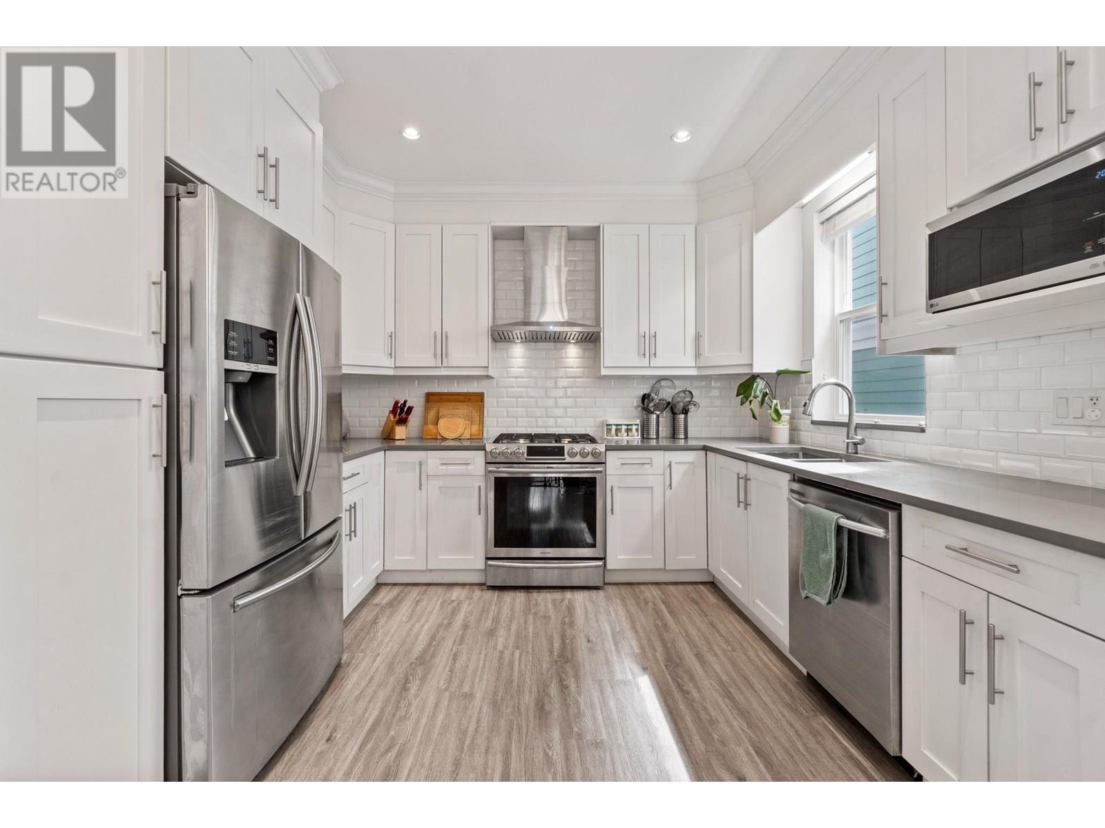 Photo 3 of 1 1014 Fourth Avenue, New Westminster BC
