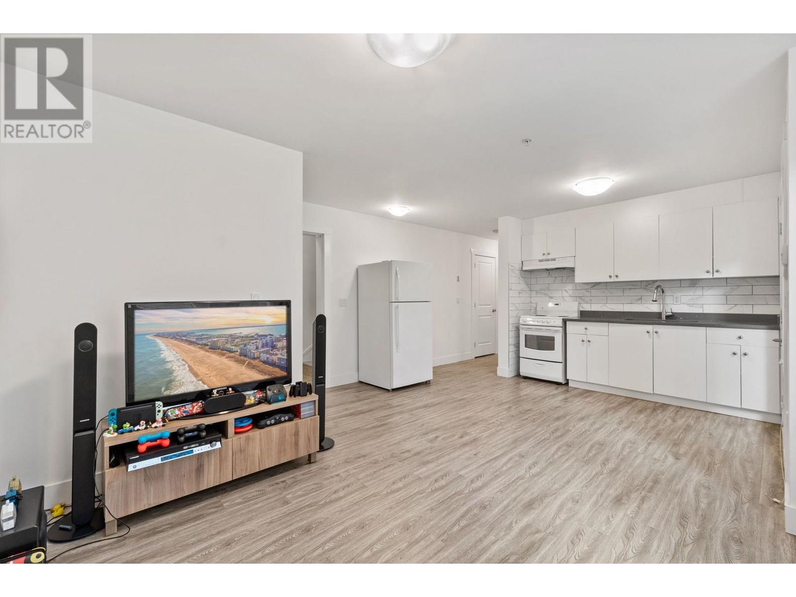 Photo 11 of 1 1014 Fourth Avenue, New Westminster BC