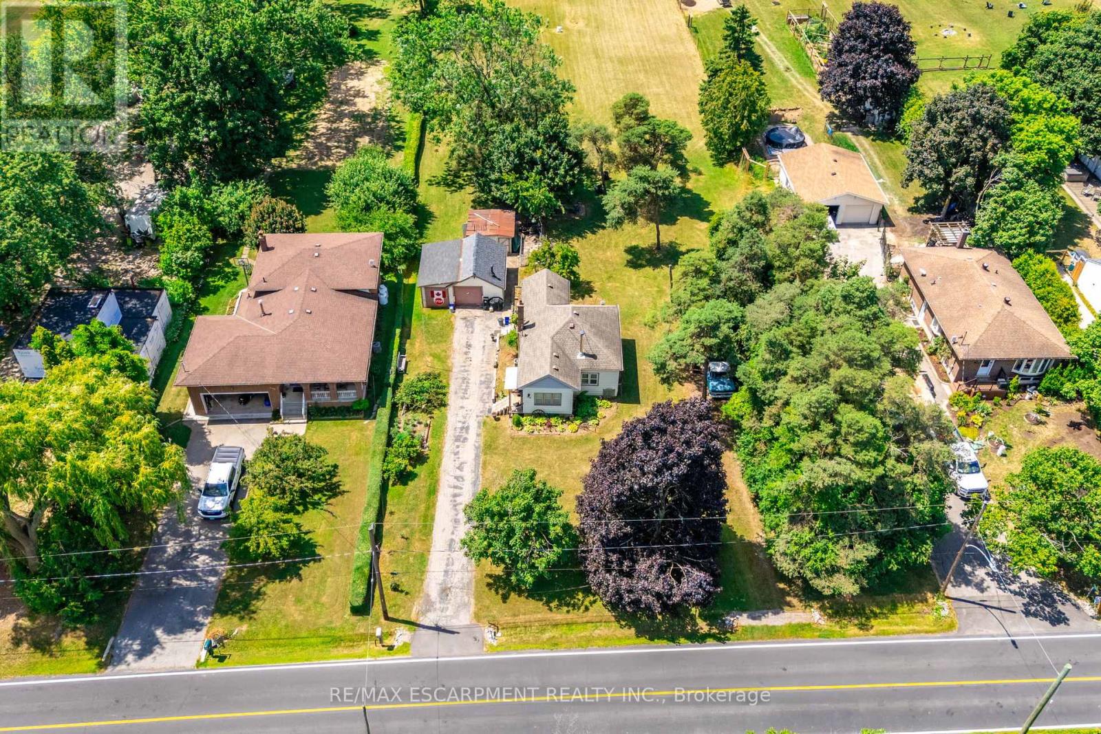 Photo 12 of 1412 Old York Road, Burlington ON