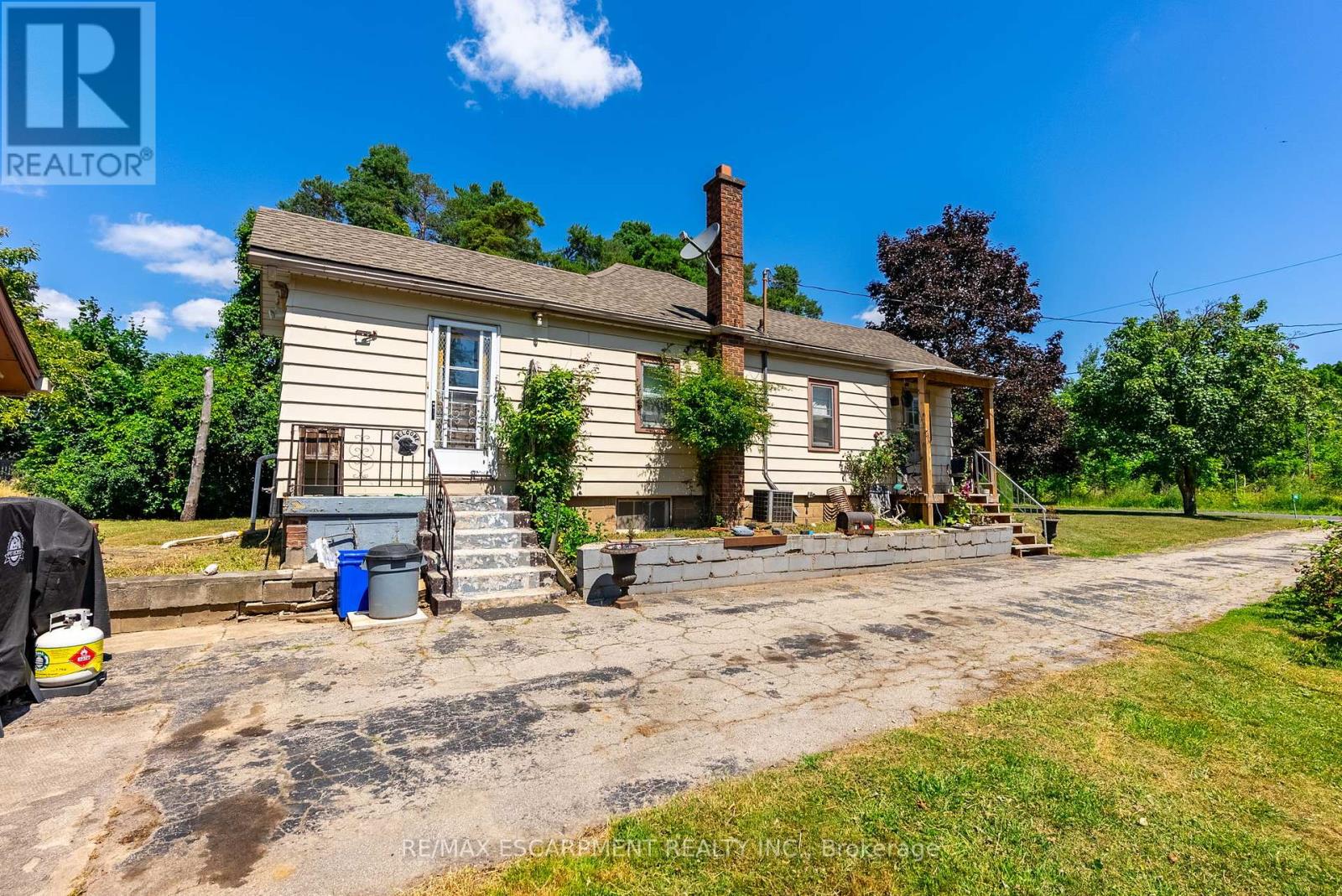 Photo 11 of 1412 Old York Road, Burlington ON
