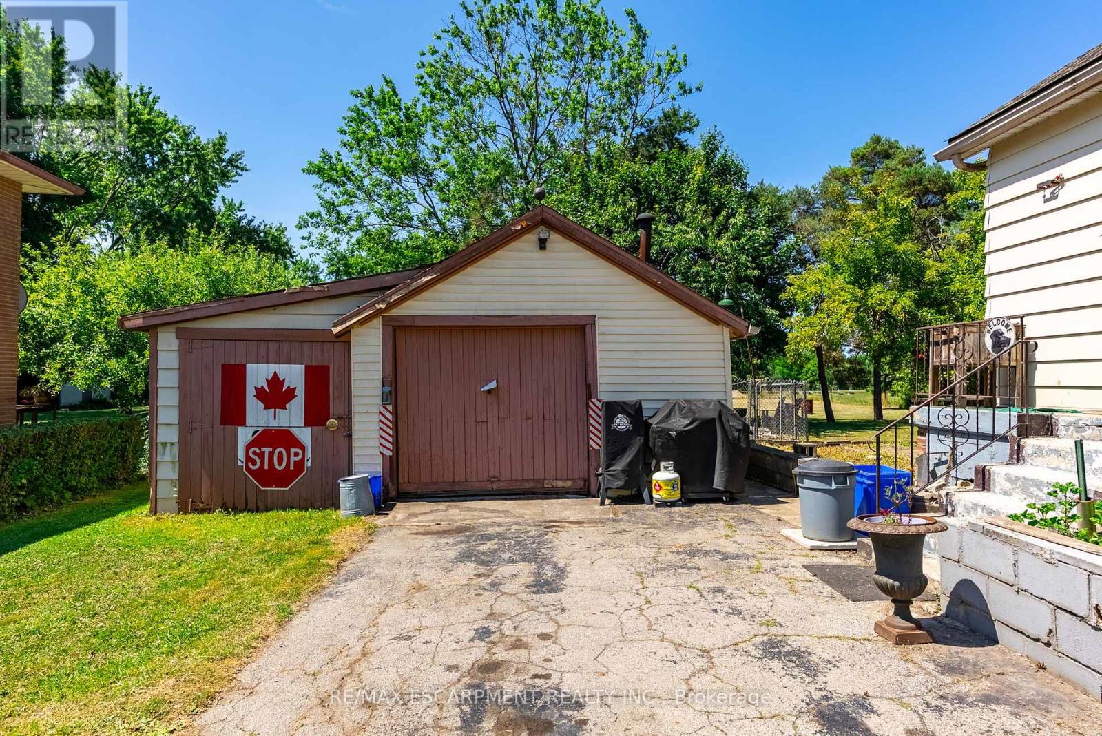 Photo 8 of 1412 Old York Road, Burlington ON