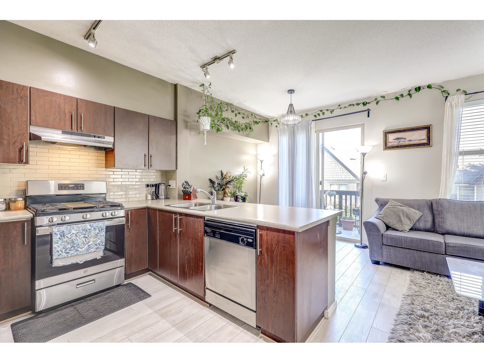 Photo 11 of 35 15152 62 A Avenue, Surrey BC