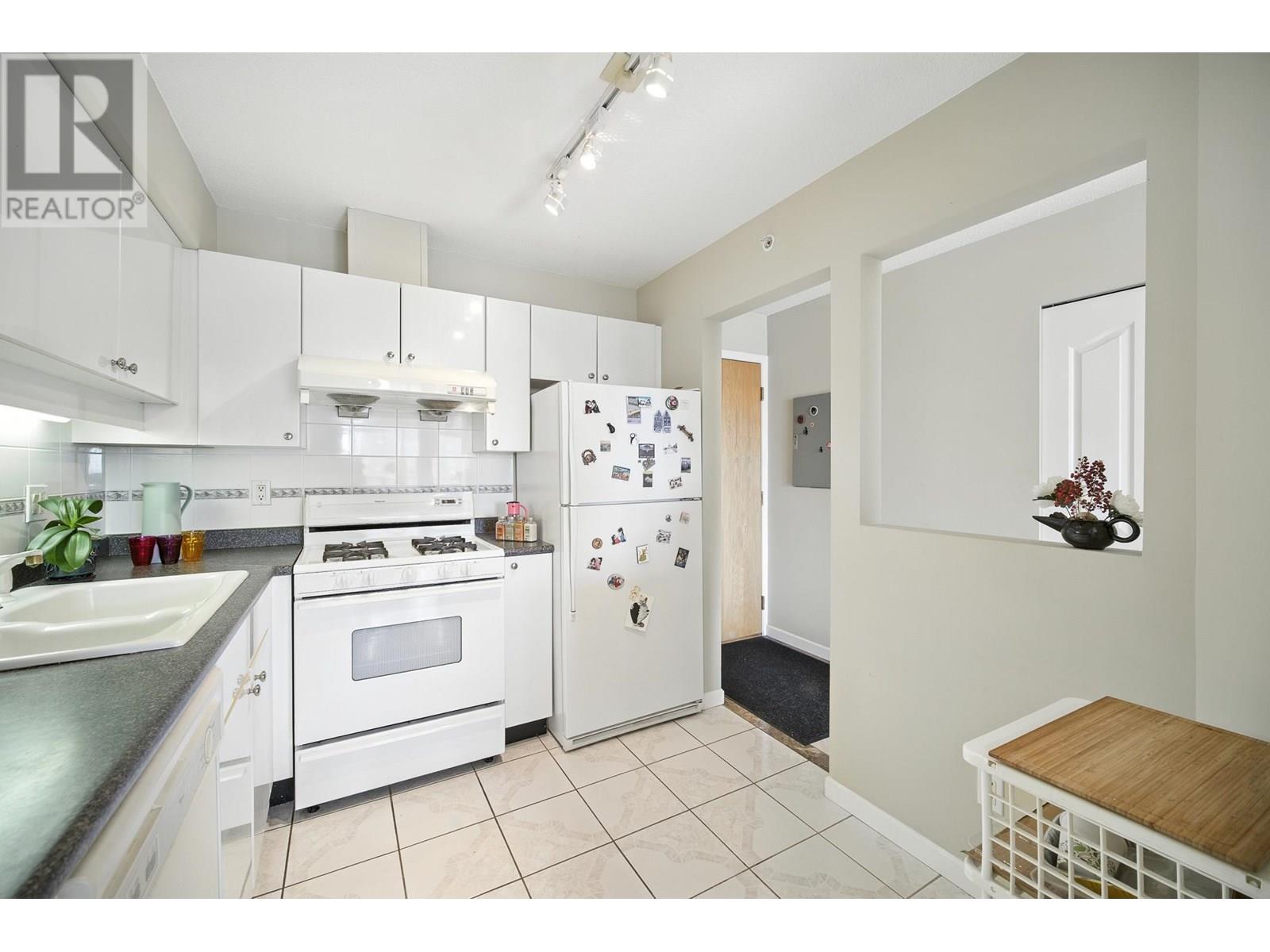 Photo 5 of 1302 8238 Saba Road, Richmond BC