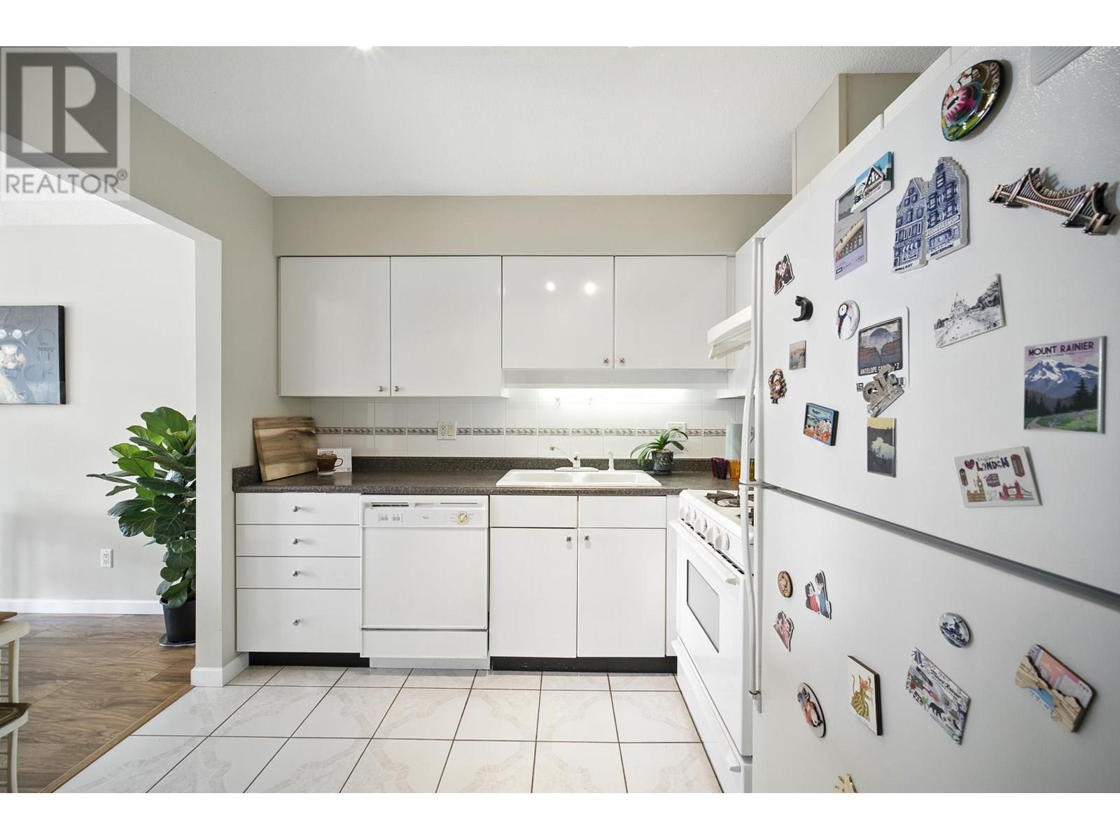 Photo 6 of 1302 8238 Saba Road, Richmond BC