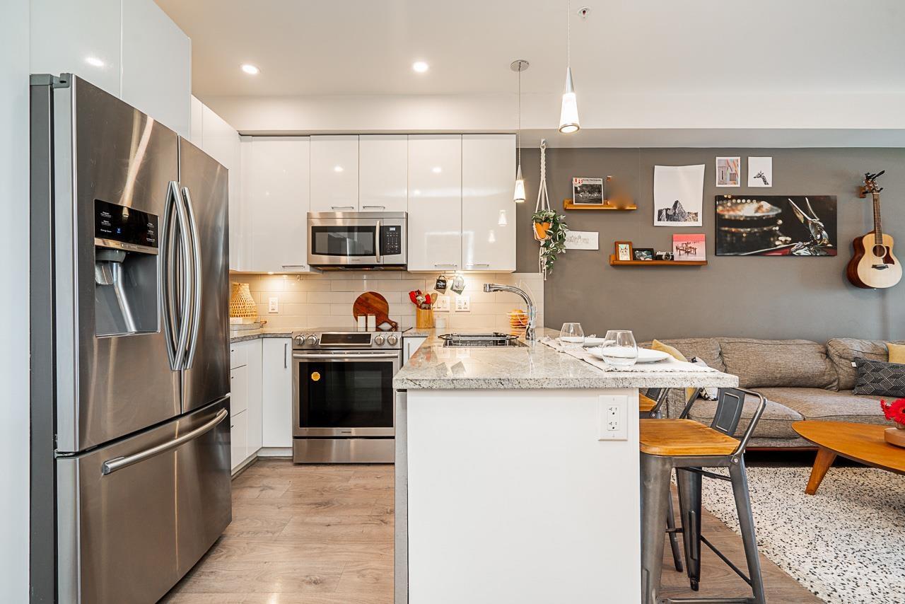 Photo 4 of 107 20175 53 Avenue, Langley BC