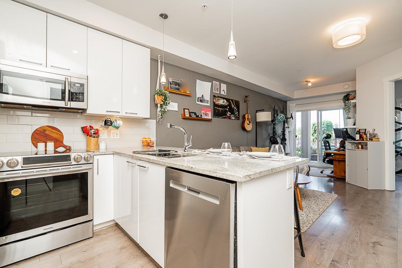 Photo 3 of 107 20175 53 Avenue, Langley BC