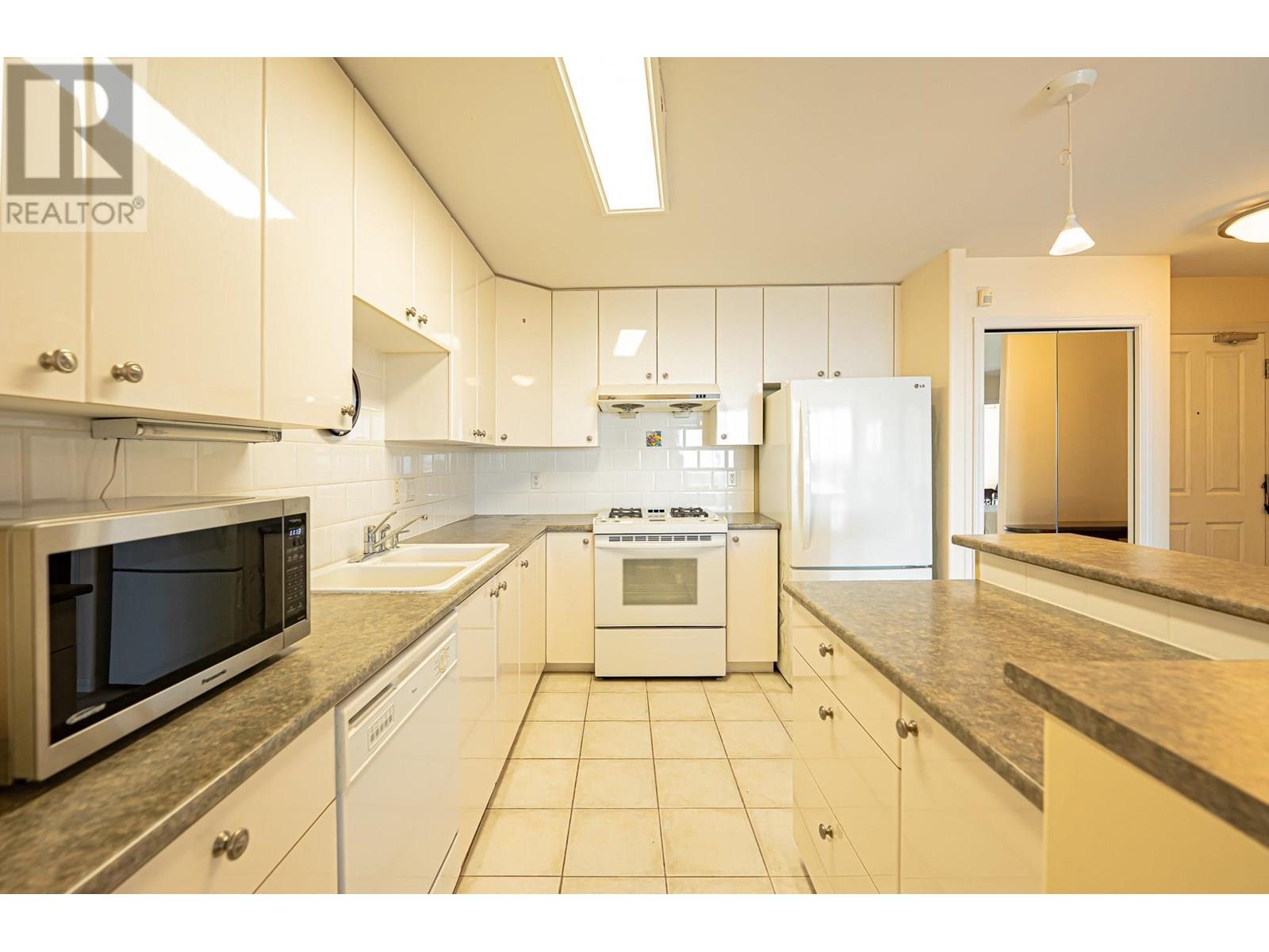 Photo 4 of 1505 7080 St Albans Road, Richmond BC