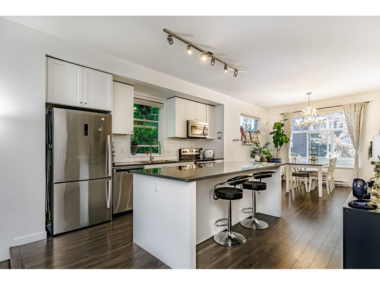 Photo 13 of 43 15340 Guildford Drive Drive, Surrey BC