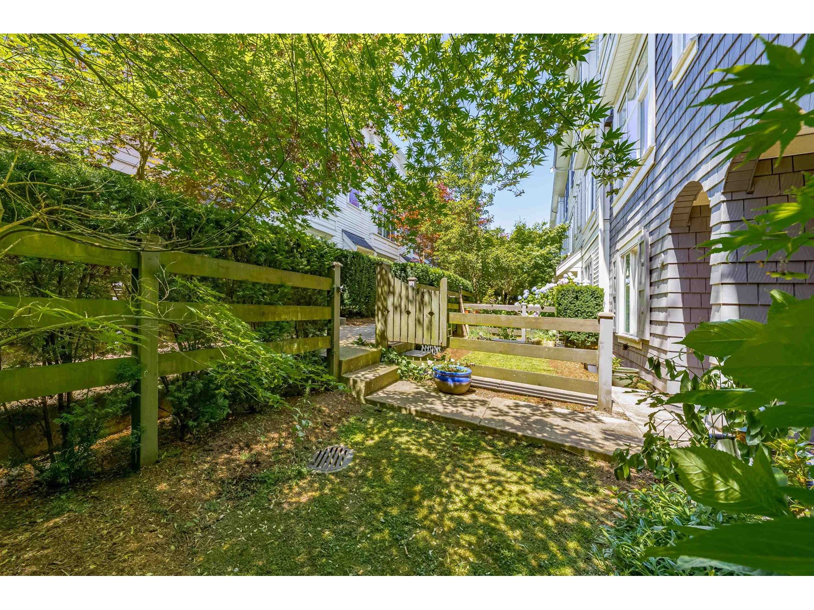 Photo 33 of 43 15340 Guildford Drive Drive, Surrey BC
