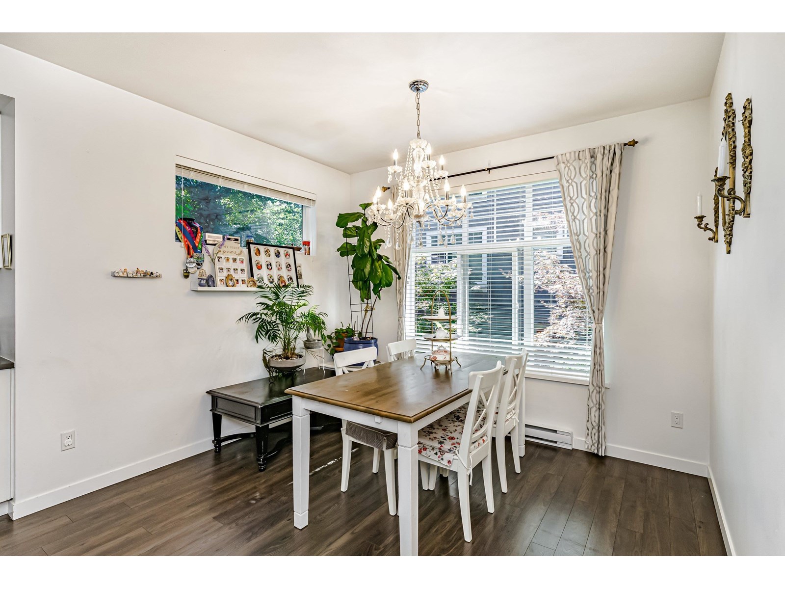 Photo 11 of 43 15340 Guildford Drive Drive, Surrey BC