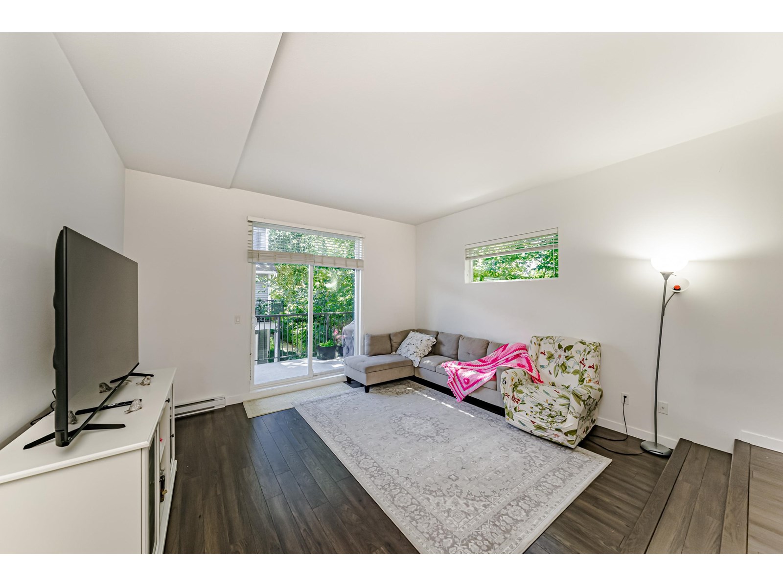 Photo 8 of 43 15340 Guildford Drive Drive, Surrey BC
