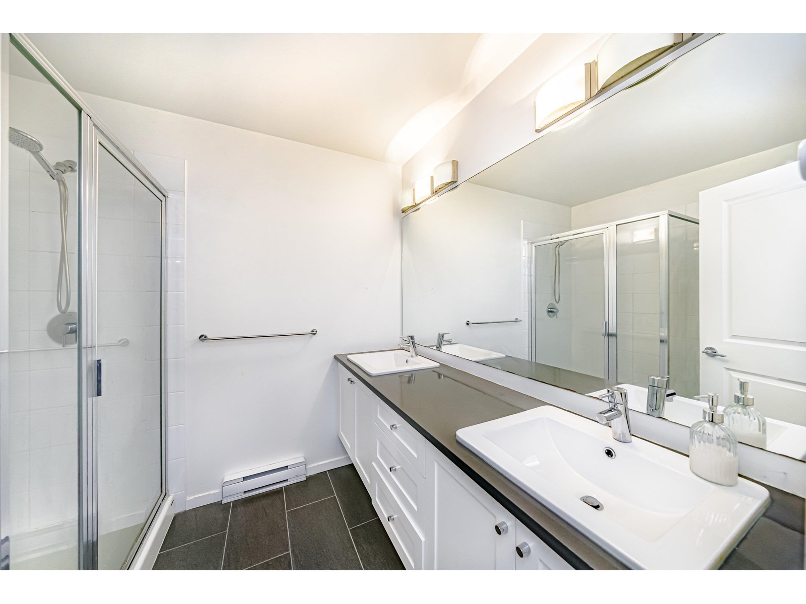 Photo 22 of 43 15340 Guildford Drive Drive, Surrey BC