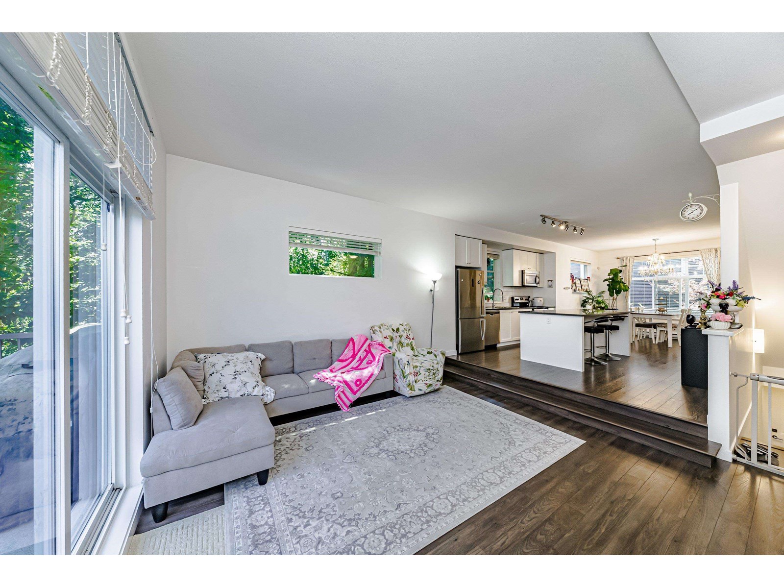 Photo 10 of 43 15340 Guildford Drive Drive, Surrey BC