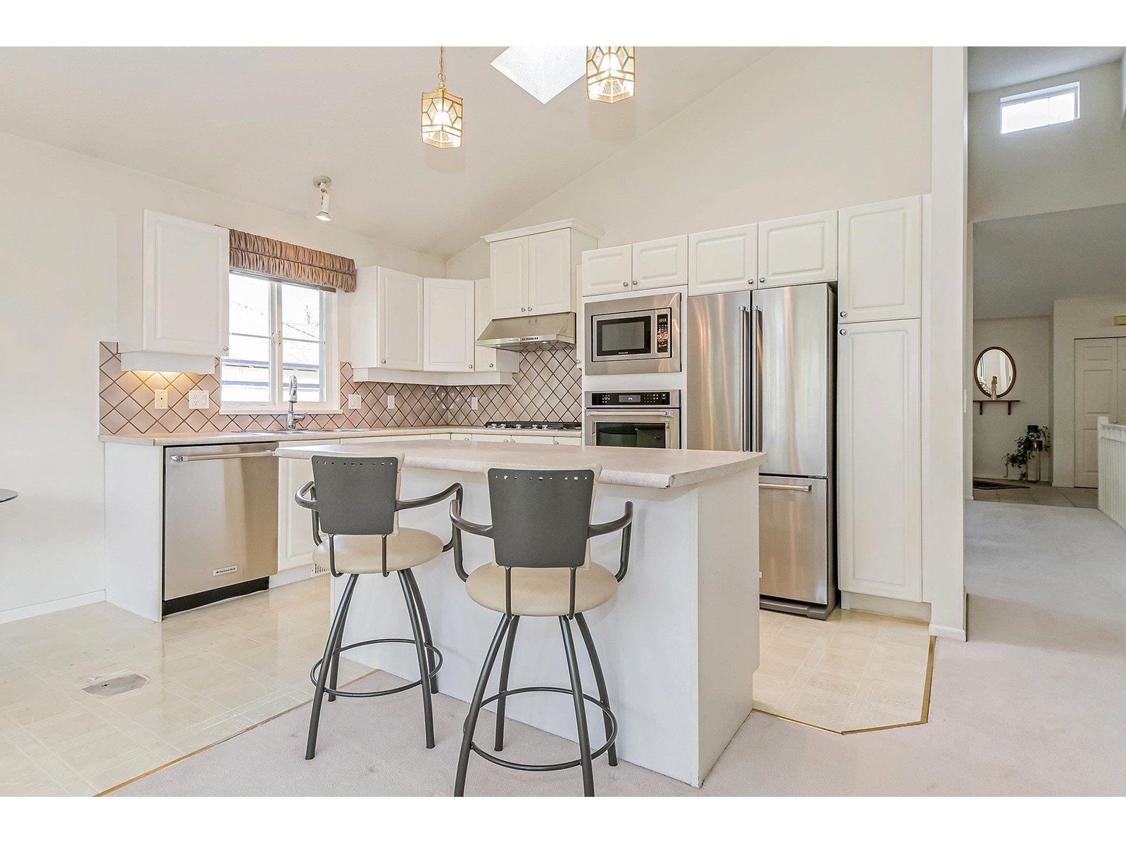 Photo 8 of 33 17917 68 Avenue, Surrey BC