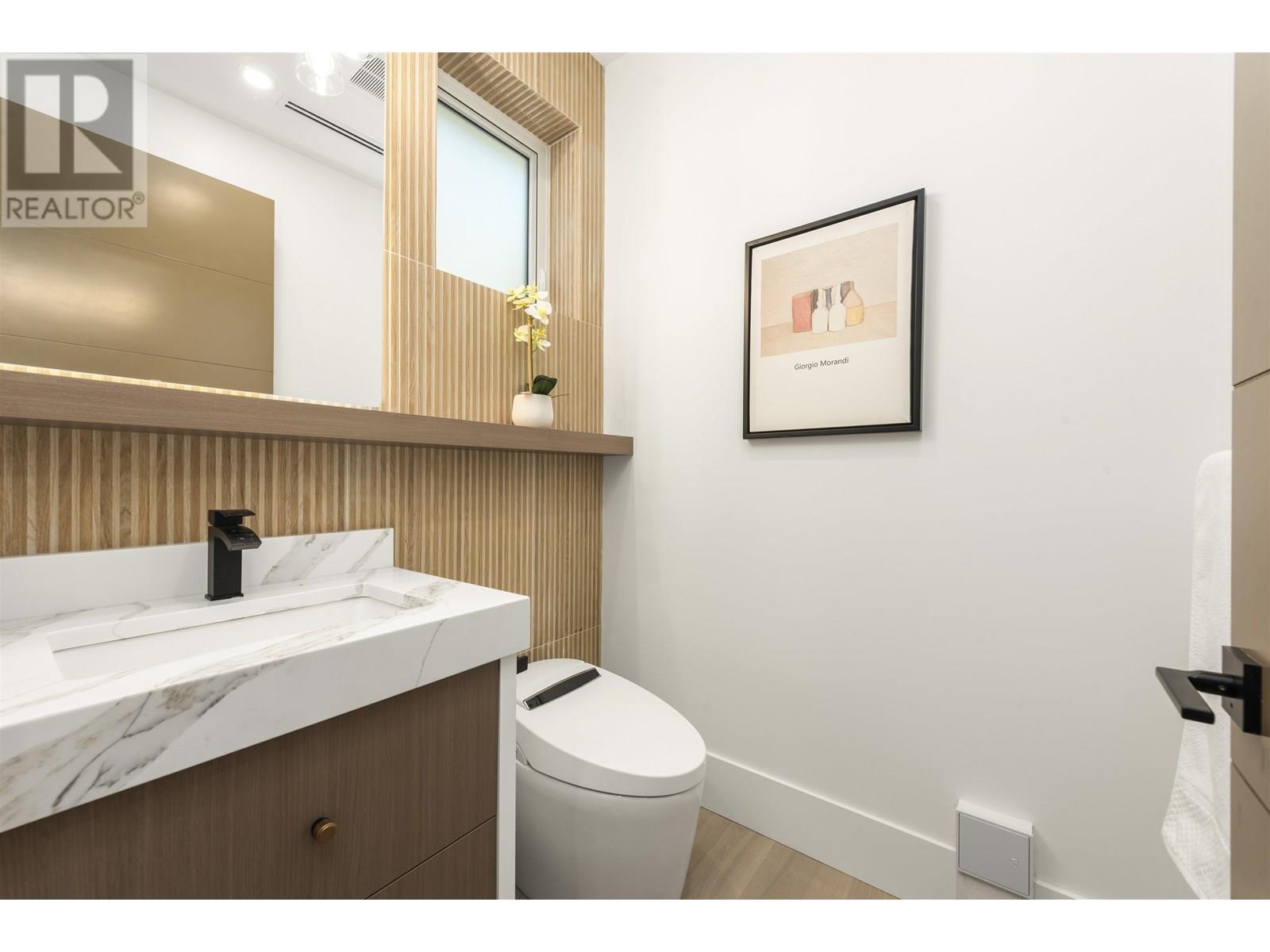 1 847 E 10TH AVENUE, Vancouver
