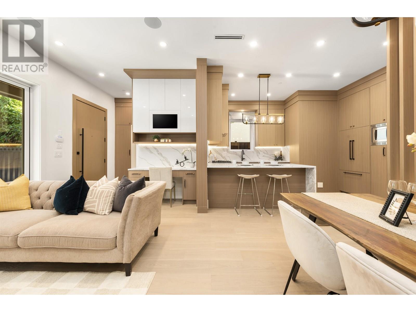1 847 E 10TH AVENUE, Vancouver