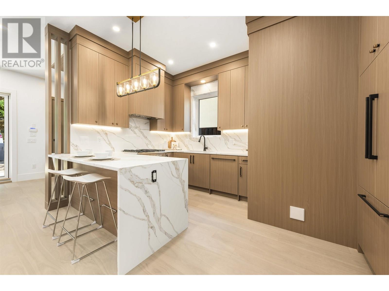 1 847 E 10TH AVENUE, Vancouver