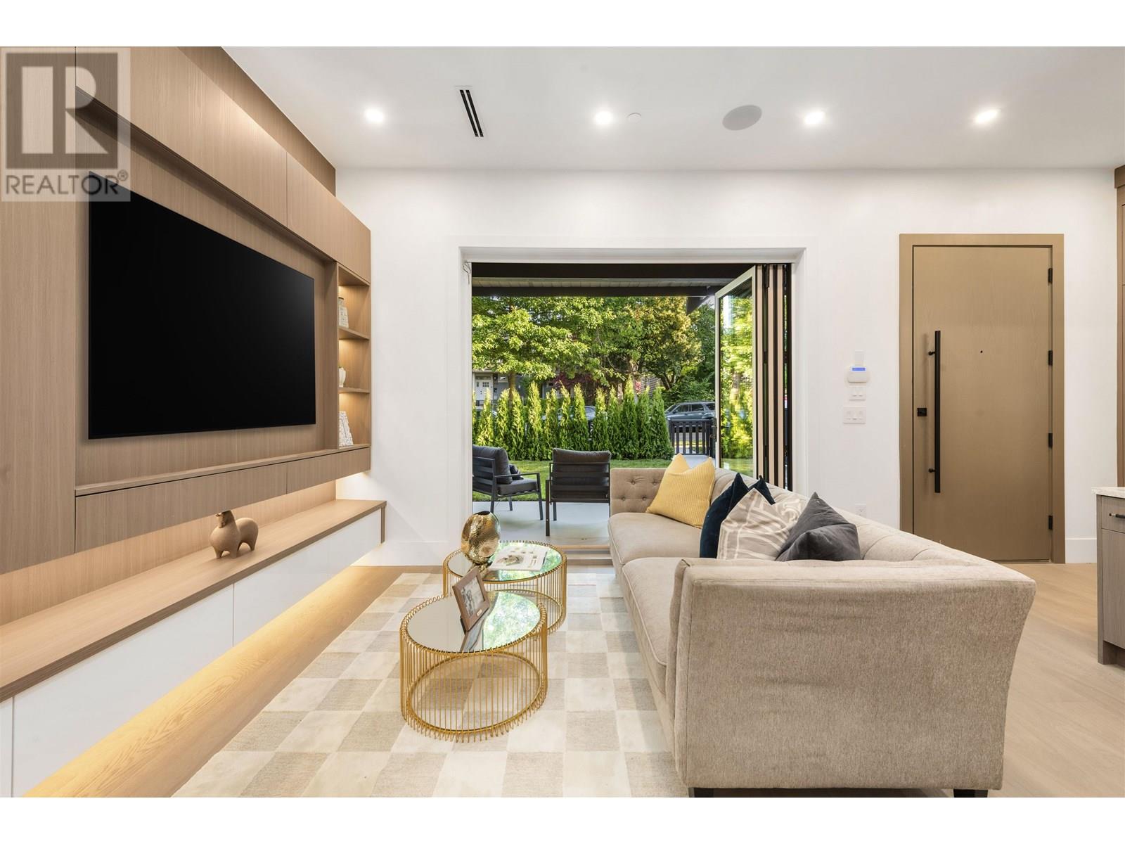 1 847 E 10TH AVENUE, Vancouver