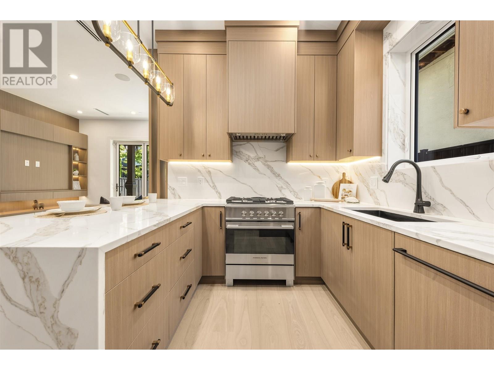 1 847 E 10TH AVENUE, Vancouver