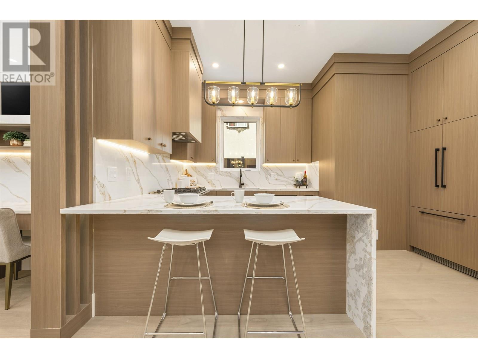 1 847 E 10TH AVENUE, Vancouver