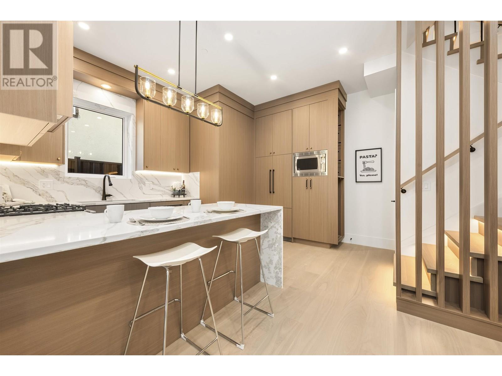 1 847 E 10TH AVENUE, Vancouver