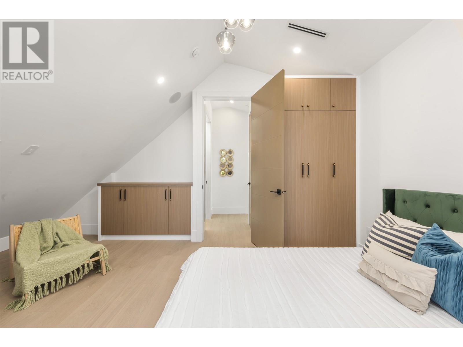 1 847 E 10TH AVENUE, Vancouver