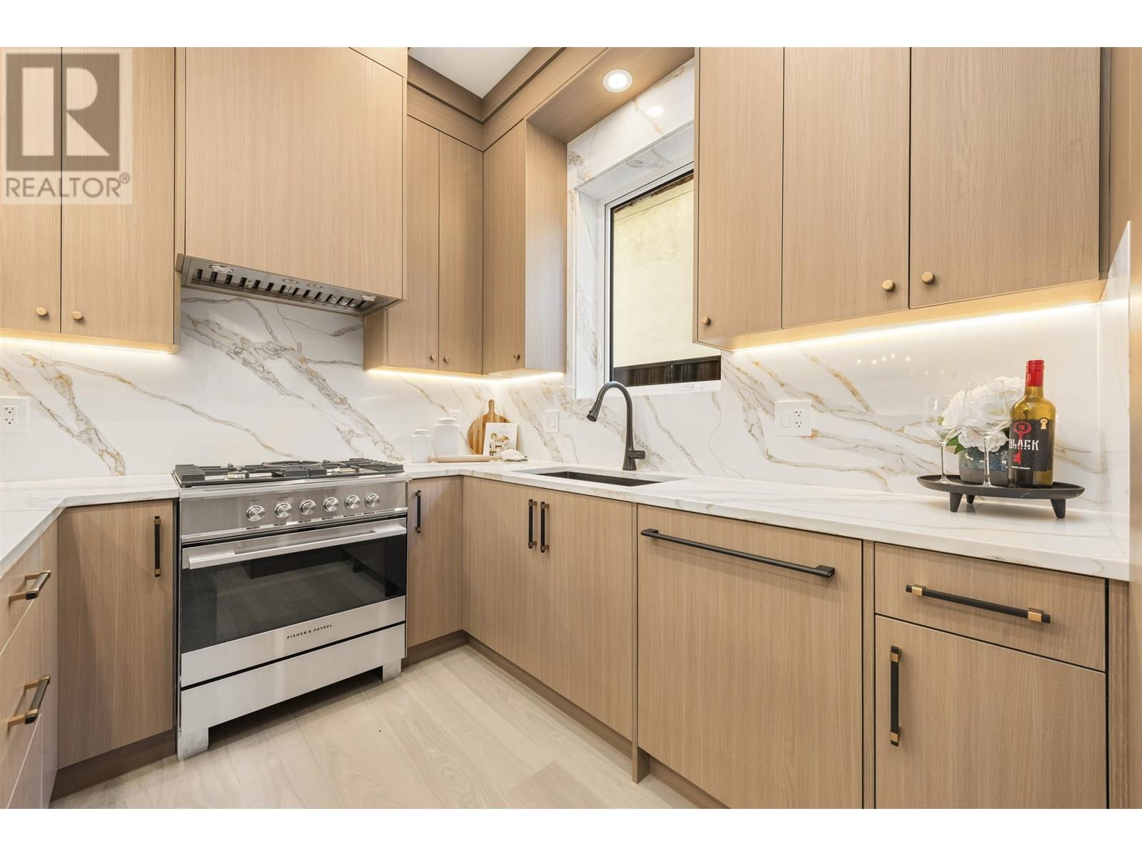 1 847 E 10TH AVENUE, Vancouver