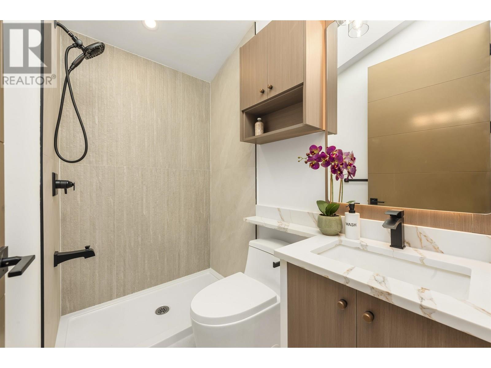 1 847 E 10TH AVENUE, Vancouver