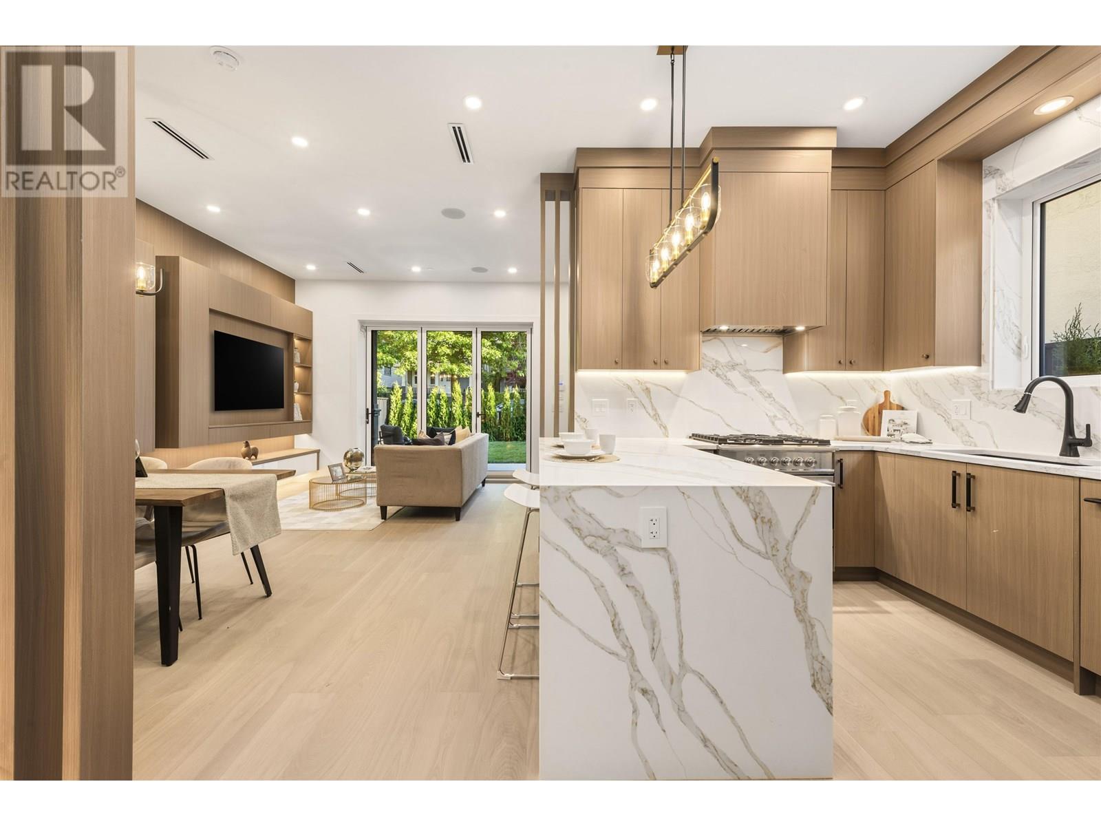1 847 E 10TH AVENUE, Vancouver