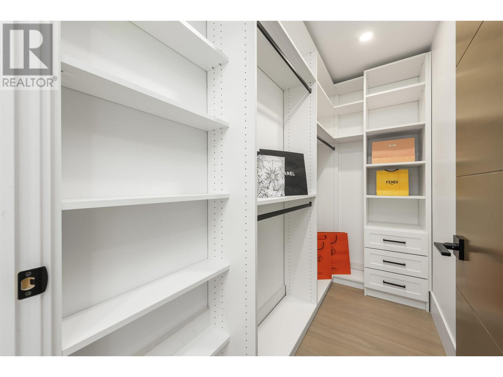 1 847 E 10TH AVENUE, Vancouver