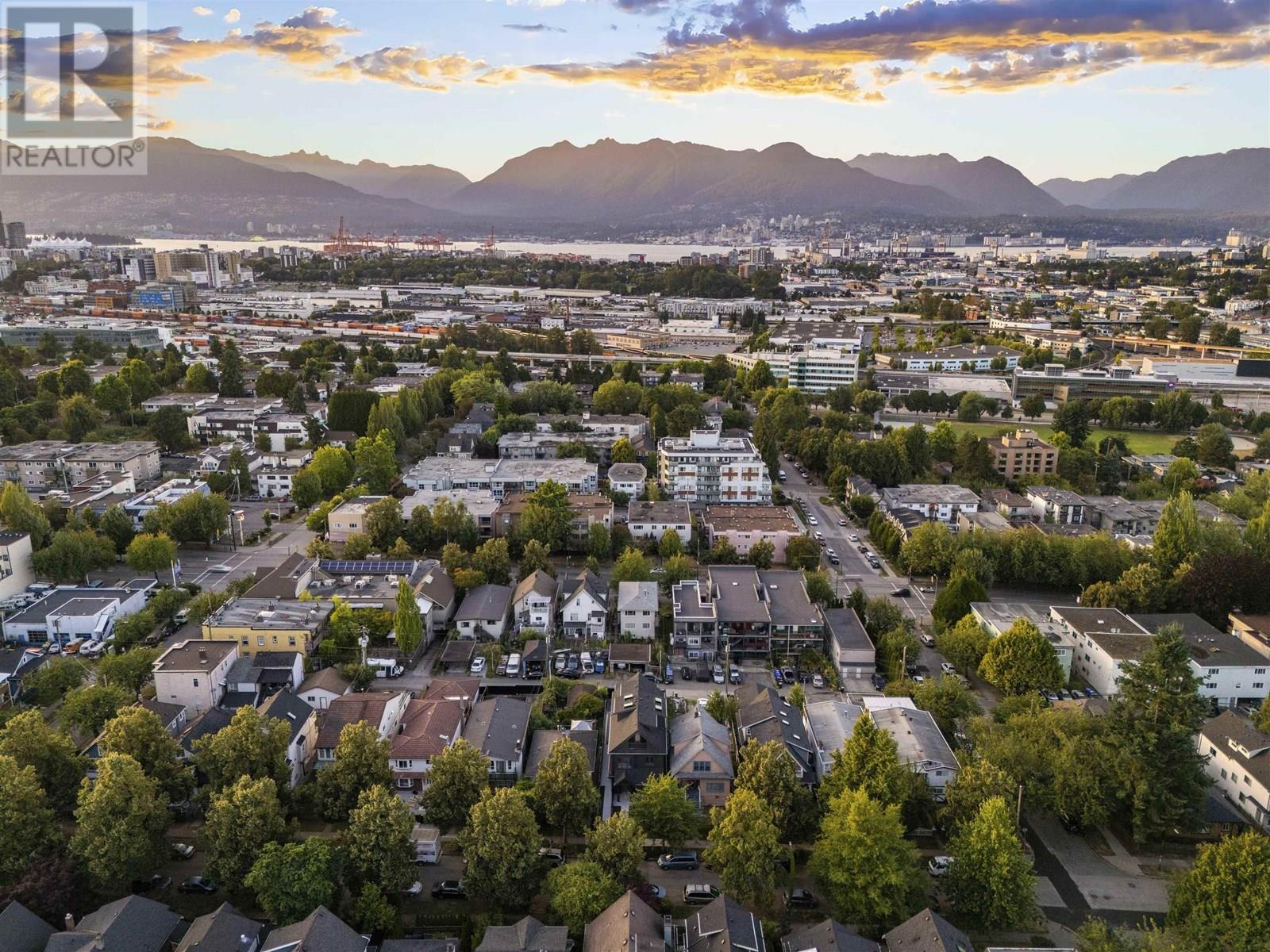 1 847 E 10TH AVENUE, Vancouver