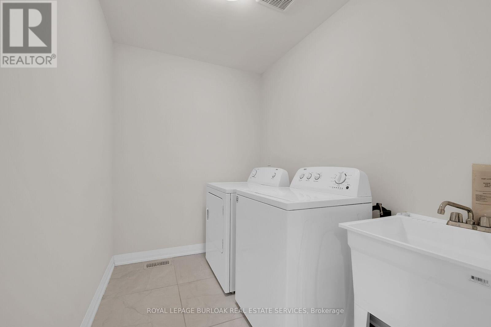 Photo 2 of 16 Jayla Lane, West Lincoln ON