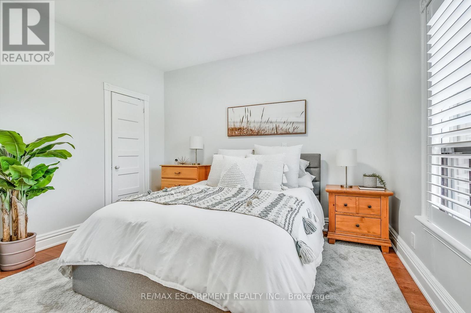 Photo 5 of 53 Murray Street E, Hamilton ON
