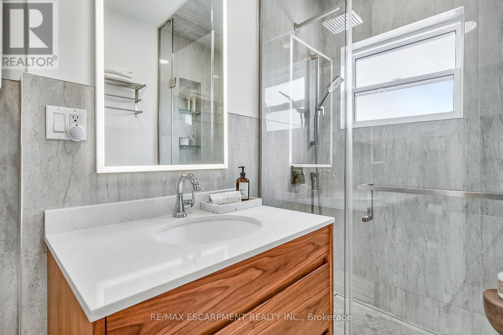 Photo 48 of 53 Murray Street E, Hamilton ON