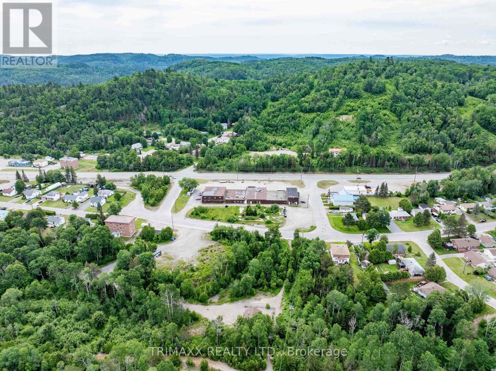 Photo 12 of 8 9 6 Regional Road, Greater Sudbury ON